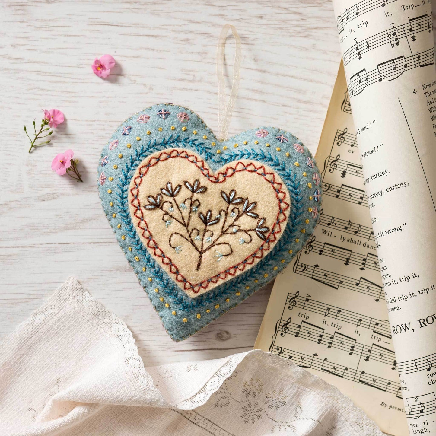 Embroidered Heart Felt Craft Mini Kit - Corinne Lapierre